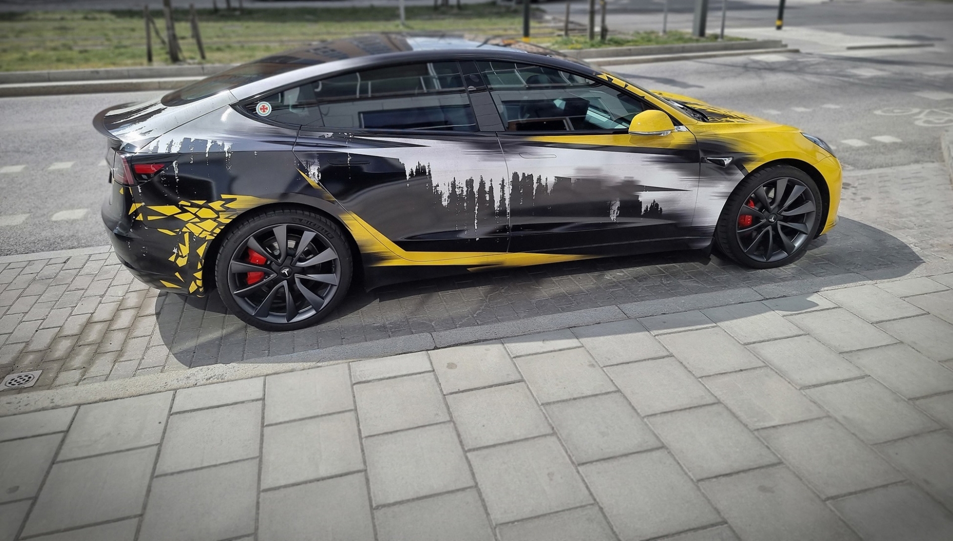 Tesla tillbehör Uppsala | Tässla Store | 010-2146660